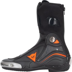 Axial D1 boot