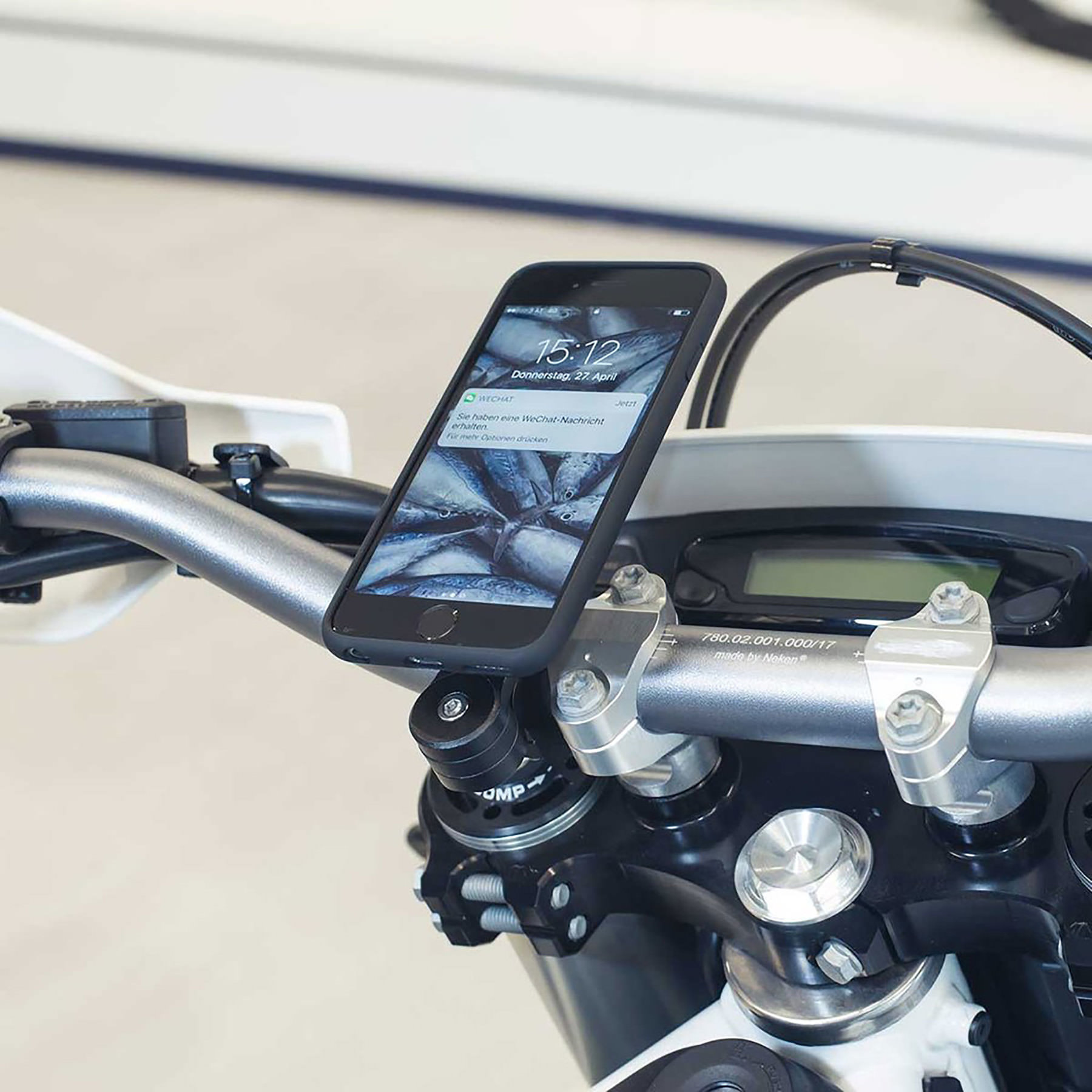 Купить держатель для мотоцикла. SP connect Moto Bundle. SP connect Moto Mount Pro. Крепление для телефона SP connect. Крепеж SP Konekt на руль мотоцикла.